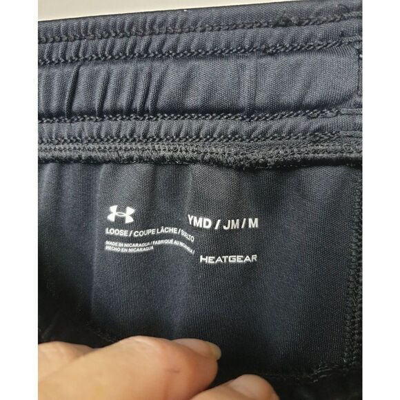 Under Armour Boys UA Heatgear Black Shorts M Prototype Athletic Essential YMD - Picture 6 of 6